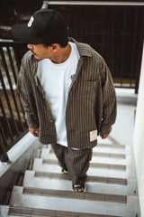 "MUG WASHER PINSTRIPE" RELAX-FIT L/S SHIRT
